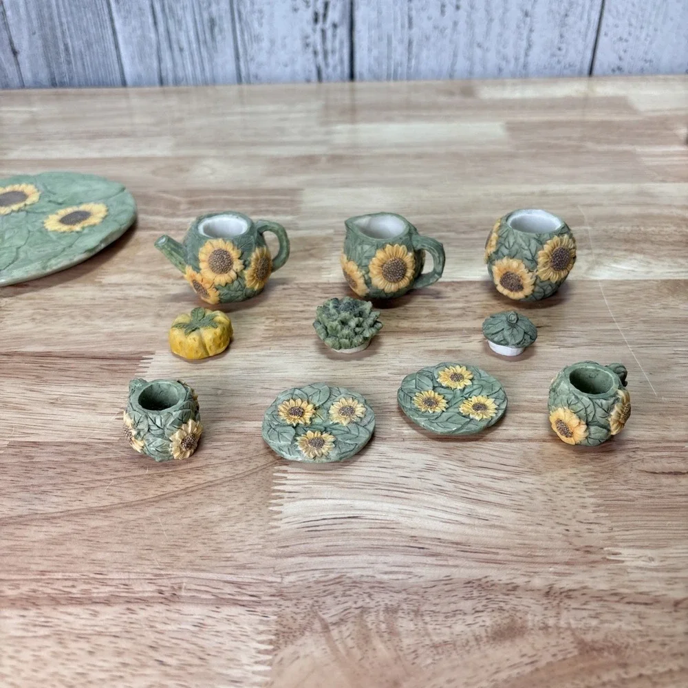 Young's Inc 1995 Vintage Sunflower Mini Tea Set
